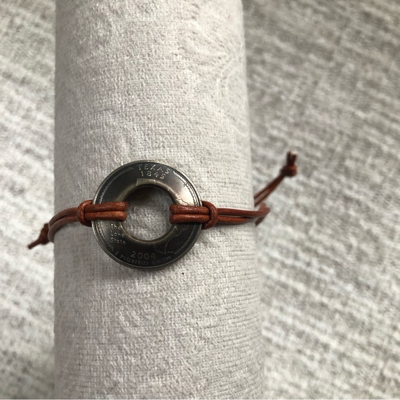 NEW Texas brown leather/coin pull tie adjustable bracelet - Picture 1 of 4